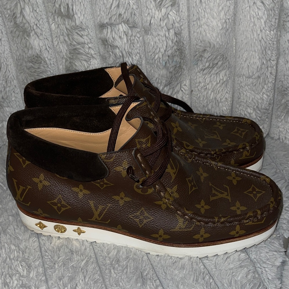 Authentic Men’s Louis Vuitton Brown Monogram Chukka Boots
